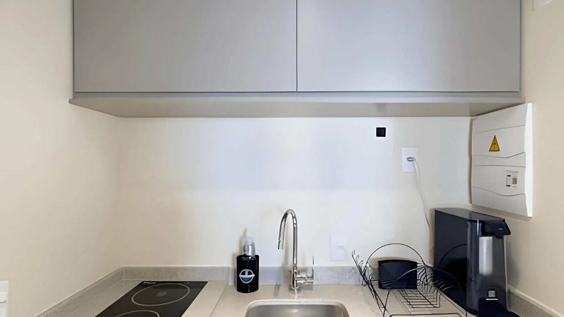 Studio Wi-Fi E A/C. Prox. Met Sao Paulo Apartment