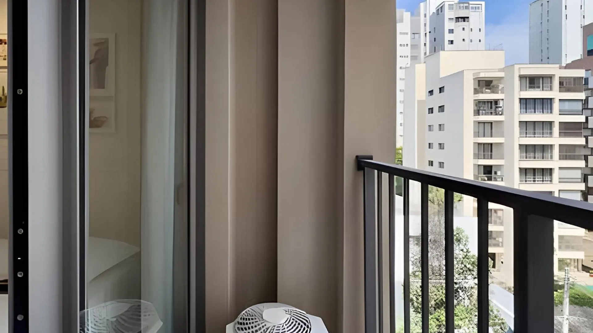 Studio Wi-Fi E A/C. Prox. Met Sao Paulo Apartment